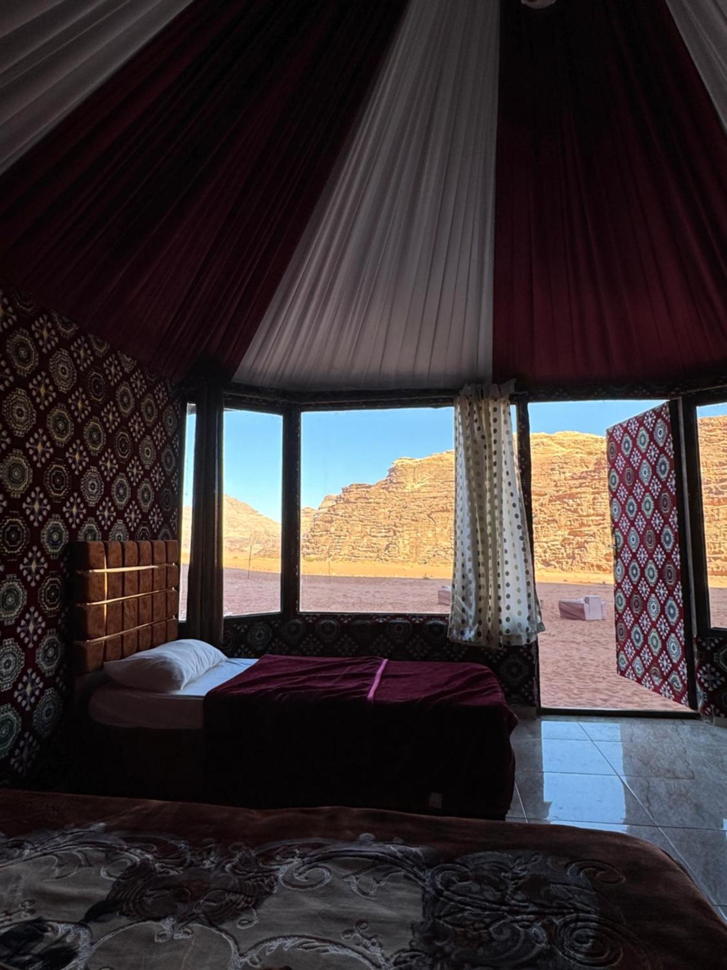Wadi Rum Bubble Camp & Tour ภายนอก รูปภาพ