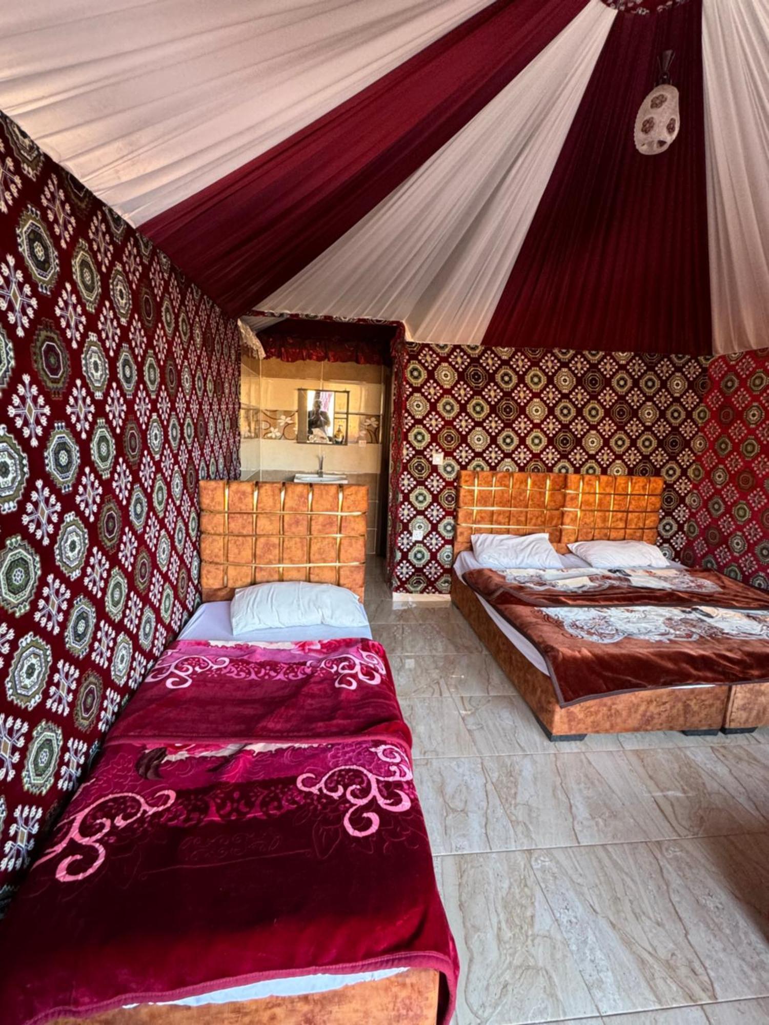Wadi Rum Bubble Camp & Tour ภายนอก รูปภาพ