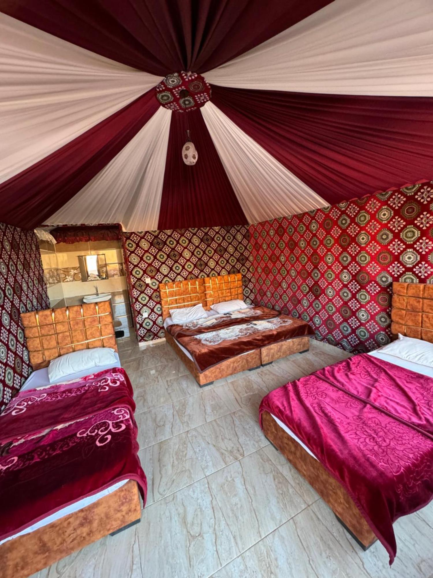 Wadi Rum Bubble Camp & Tour ภายนอก รูปภาพ