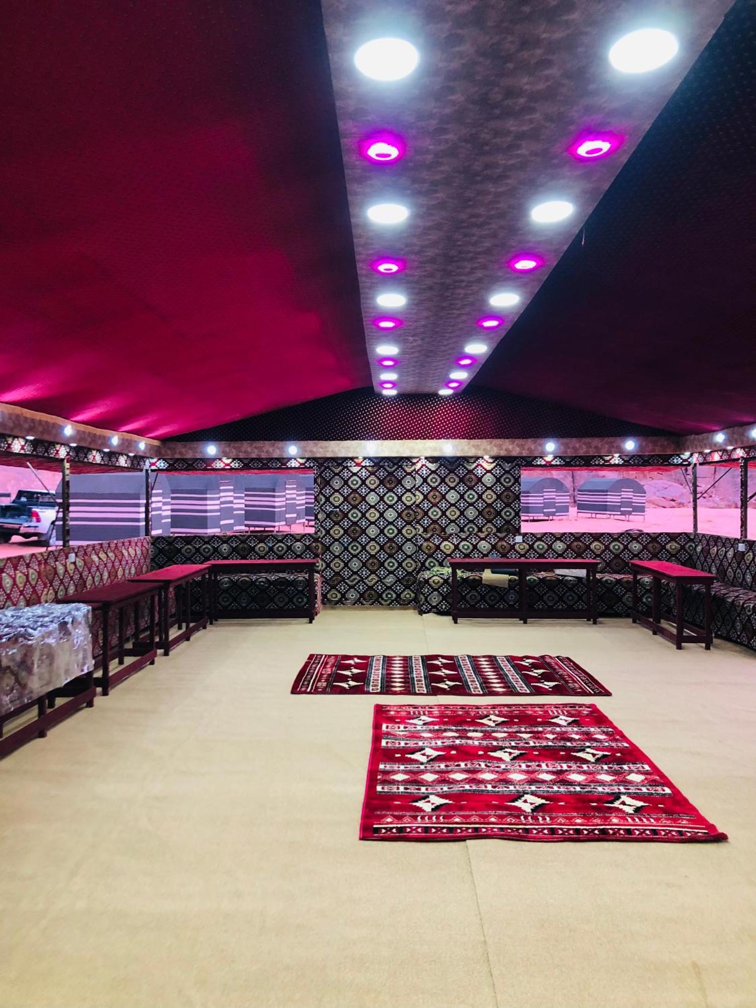Wadi Rum Bubble Camp & Tour ภายนอก รูปภาพ