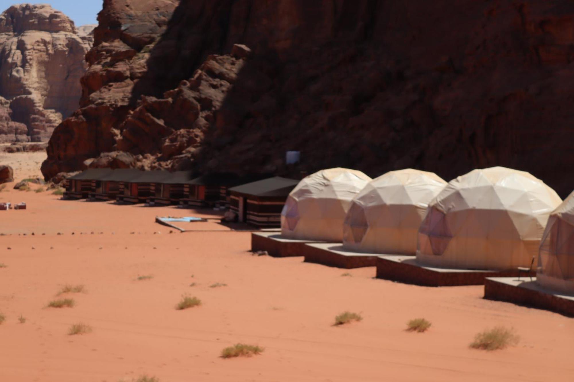 Wadi Rum Bubble Camp & Tour ภายนอก รูปภาพ