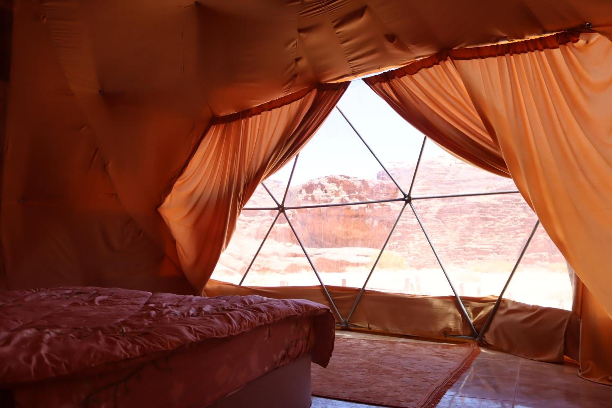 Wadi Rum Bubble Camp & Tour ภายนอก รูปภาพ