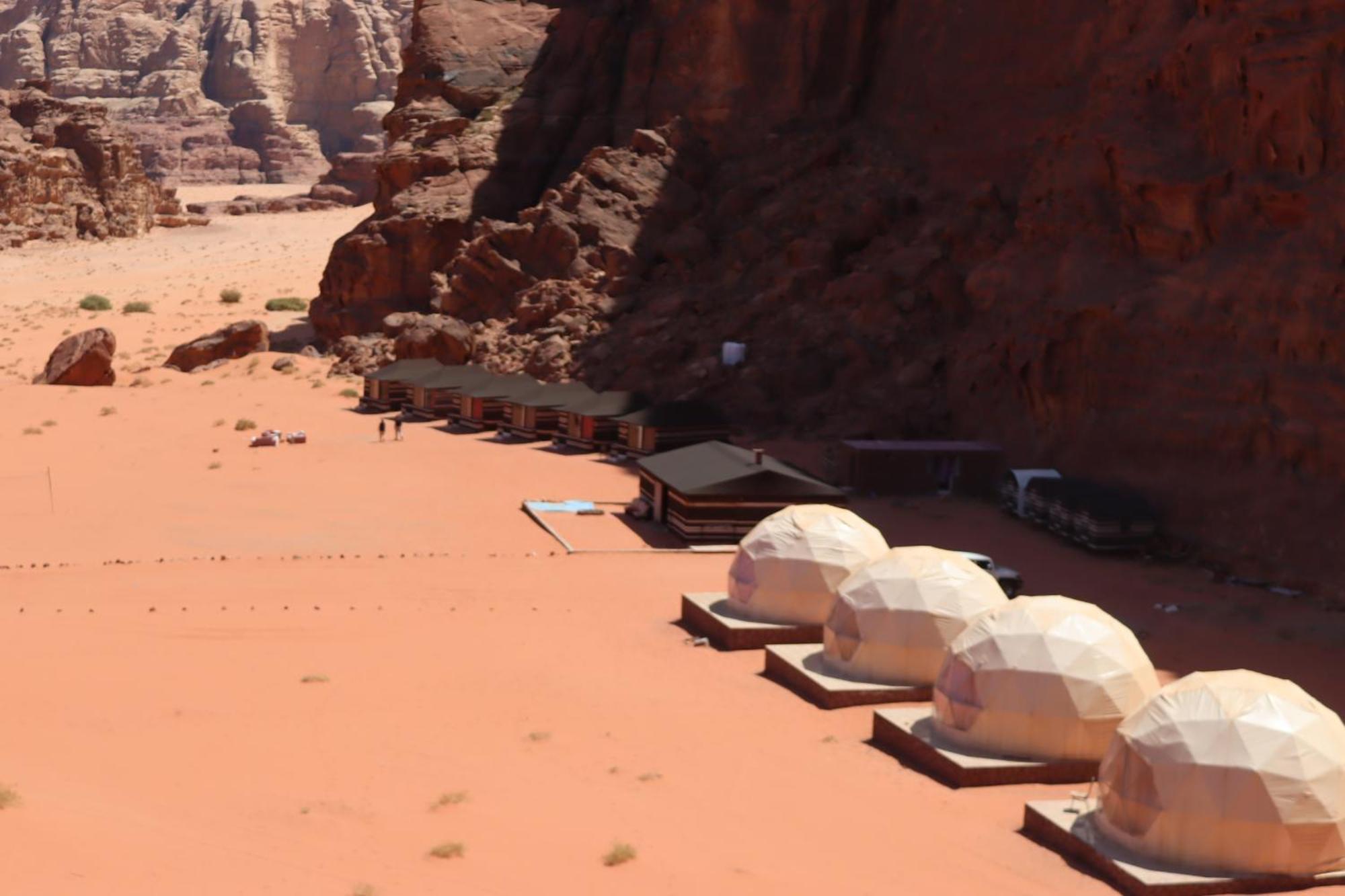 Wadi Rum Bubble Camp & Tour ภายนอก รูปภาพ
