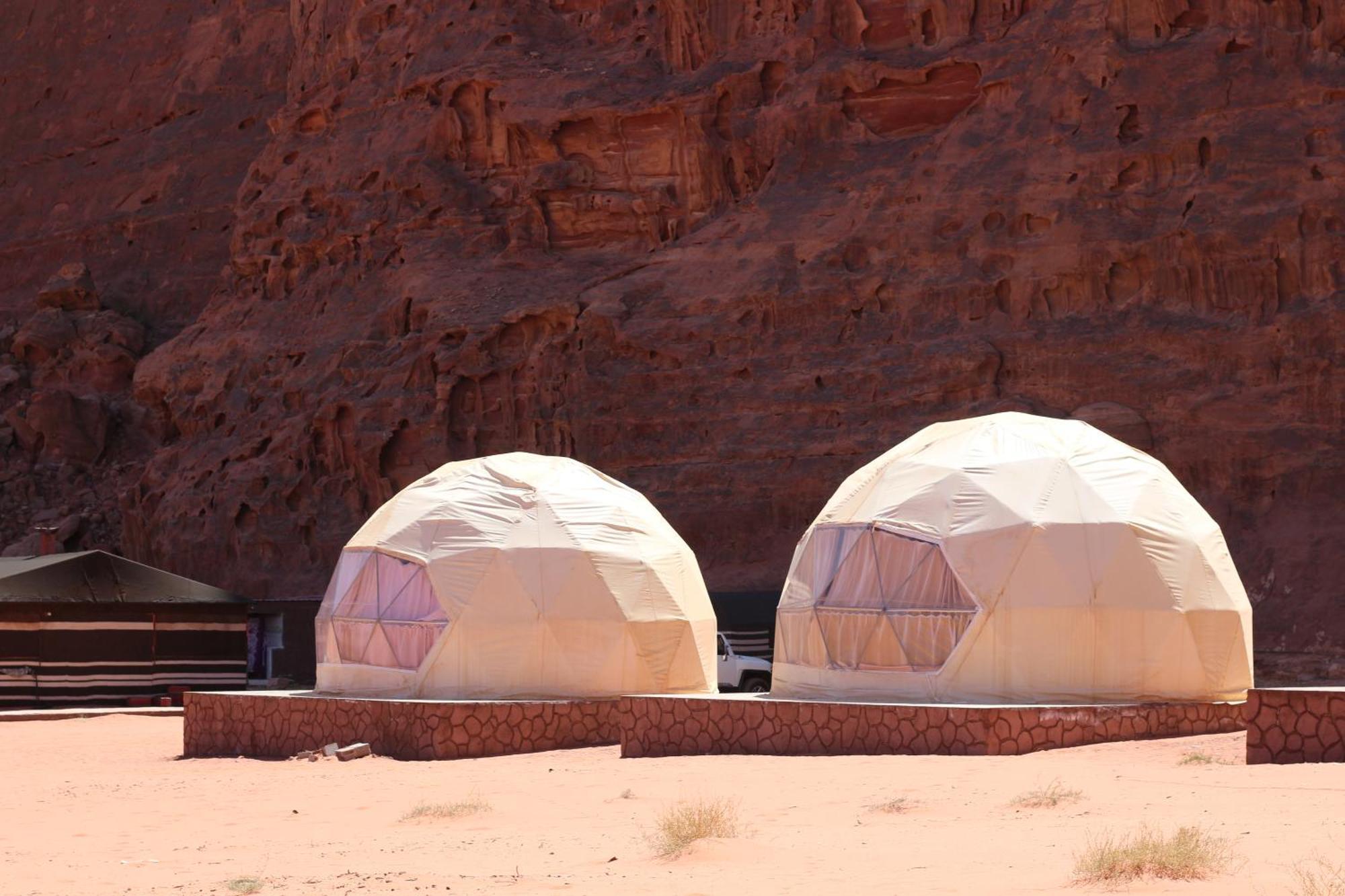 Wadi Rum Bubble Camp & Tour ภายนอก รูปภาพ